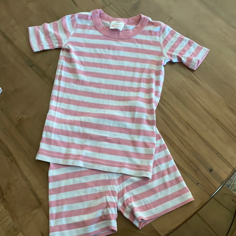 Hanna Andersson pj short set. Pink and white. Size 130